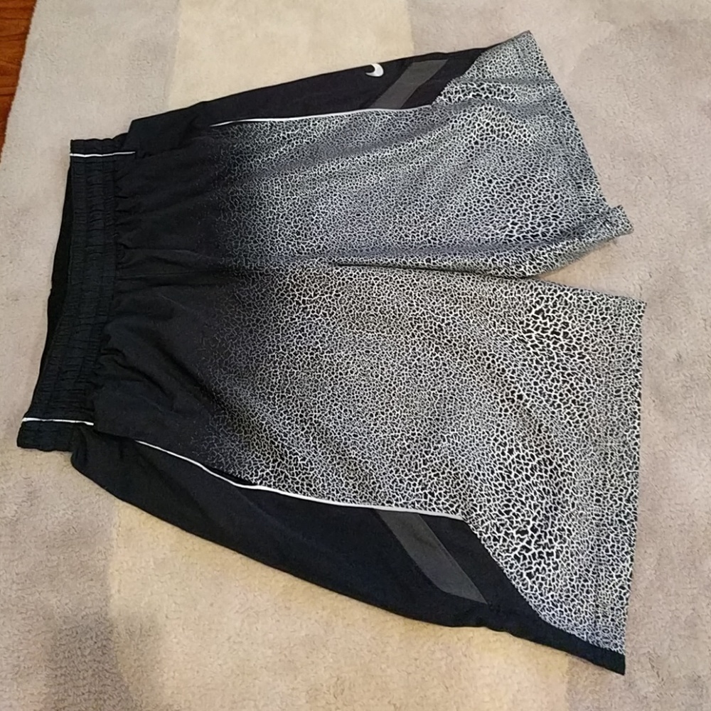 Nike basketball shorts size medium